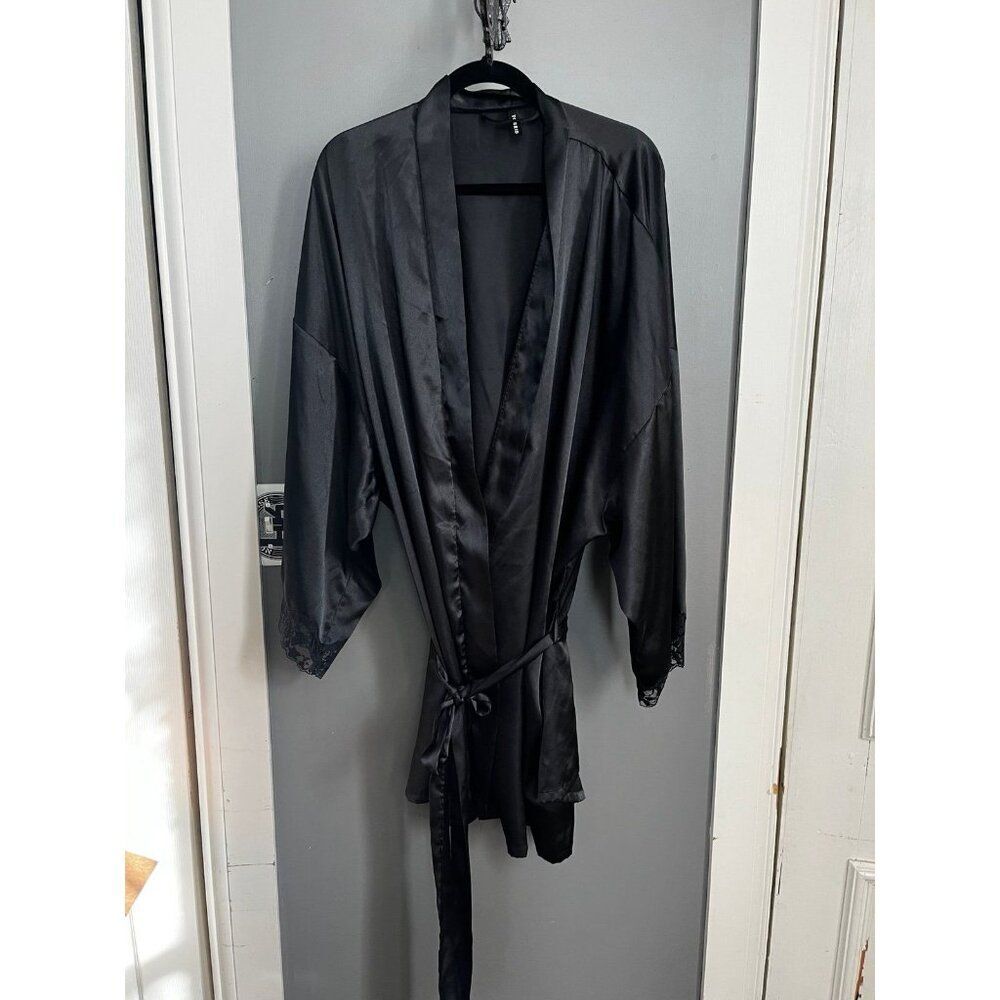 Torrid size 2 3 2/3 black silk satin robe lingerie